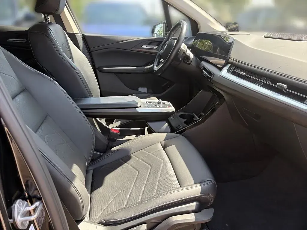 Gebraucht BMW 218 Active Tourer Luxury Line 136 PS (100 kW) 2024 Schwarz Van / Kleinbus