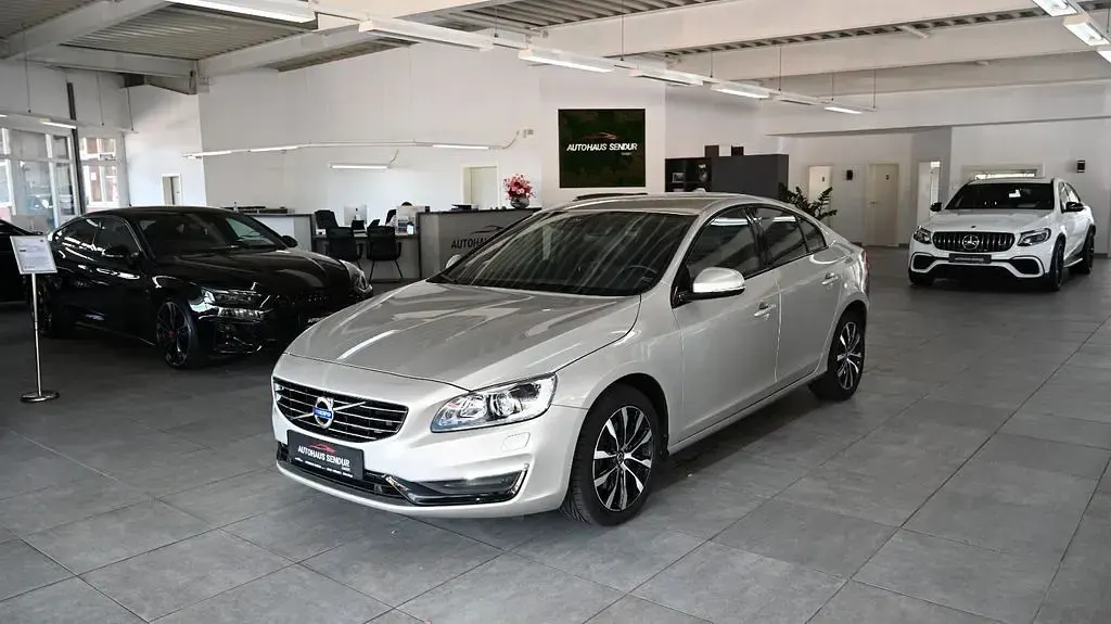 Gebraucht Volvo S60 Linje Svart 152 PS (111 kW) 2018 Gold Limousine