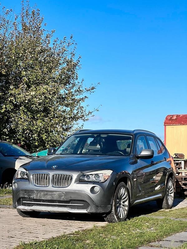 Silber Gebraucht 2010 BMW X1 SUV | 4.900 € (Superpreis) - Bild 1/4