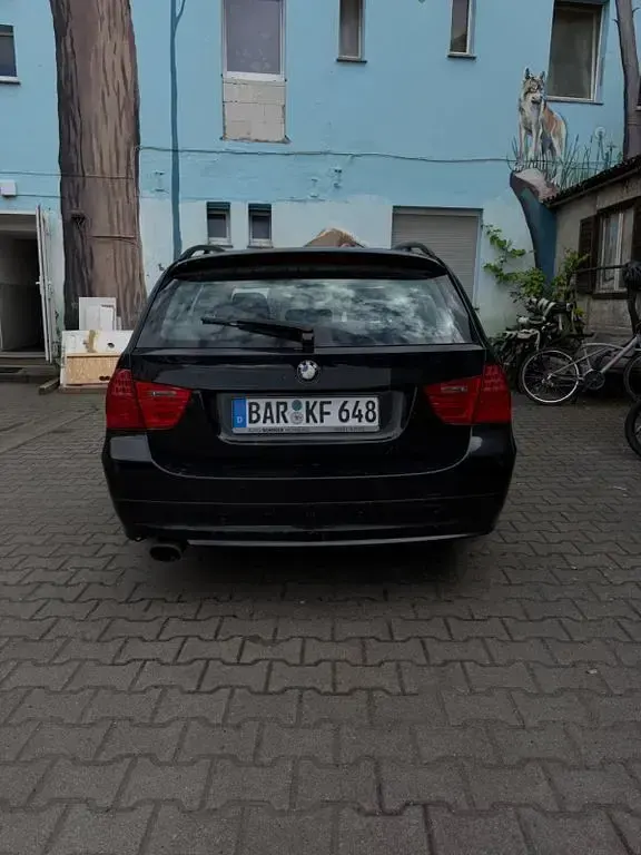 Gebraucht BMW 318 143 PS (105 kW) 2009 Schwarz Kombi