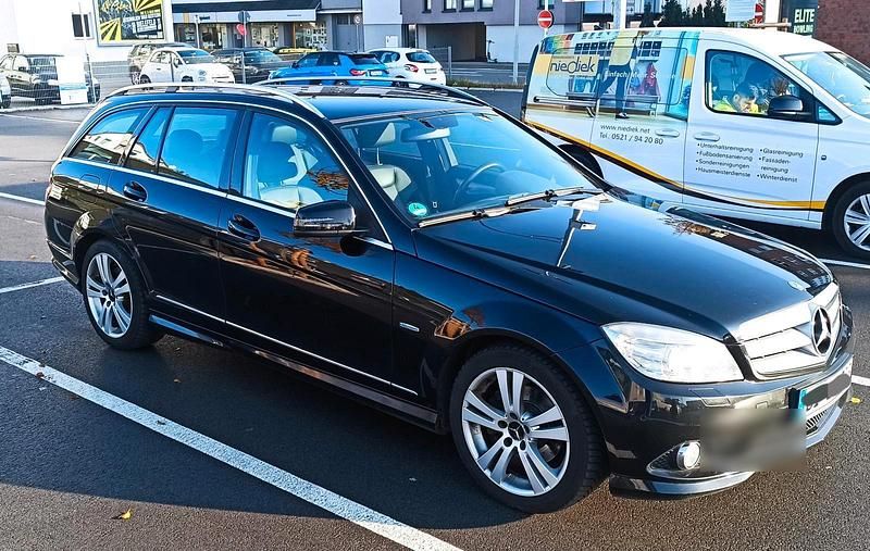 Schwarz Gebraucht 2011 Mercedes C250 Avantgarde Kombi | 6.350 € (Guter Preis) - Bild 1/4