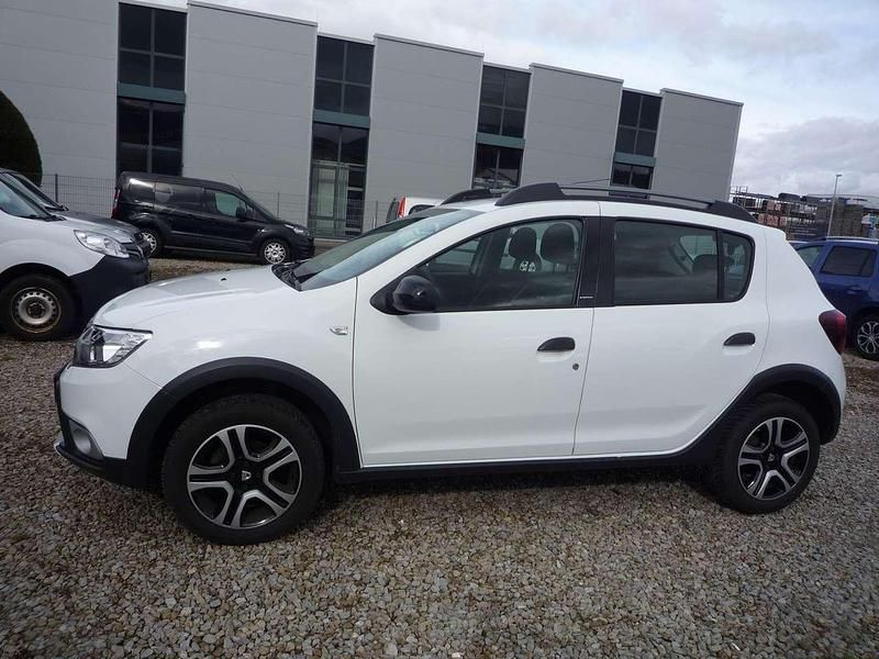 Gebraucht Dacia Sandero Celebration 90 PS (66 kW) 2019 Gletscherweiss Kleinwagen