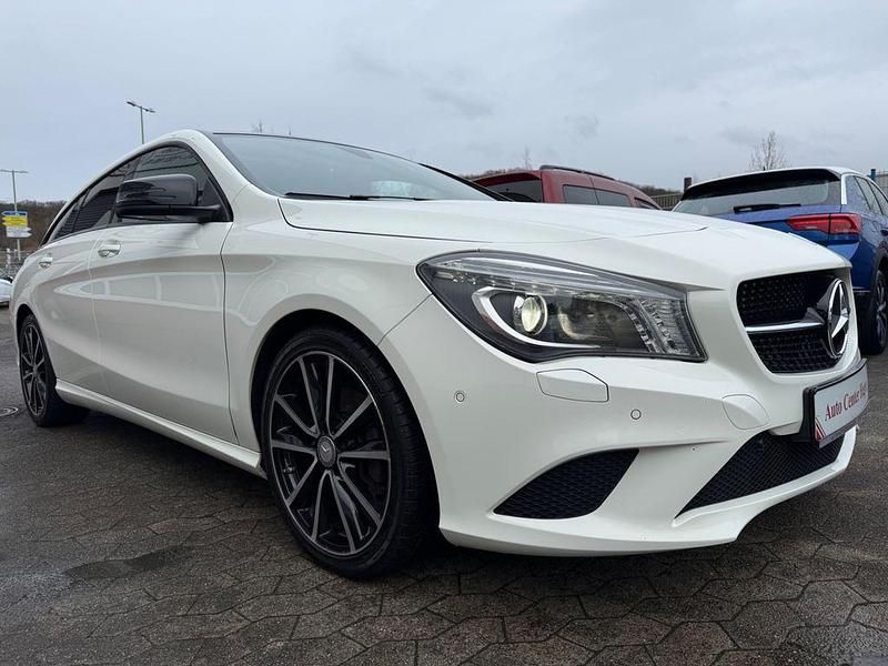 Gebraucht Mercedes CLA180 Shooting Brake AMG 122 PS (89 kW) 2015 Weiß Kombi