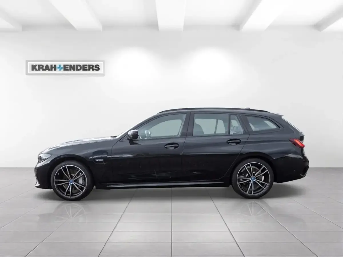 Gebraucht BMW 330 Shadowline 343 PS (252 kW) 2022 Black sapphire metallic (schwarz) Kombi