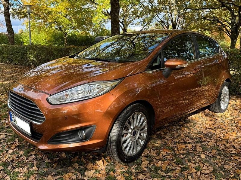 Andere farben Gebraucht 2012 Ford Fiesta Titanium Kleinwagen | 6.900 € (Etwas zu teuer) - Bild 1/4