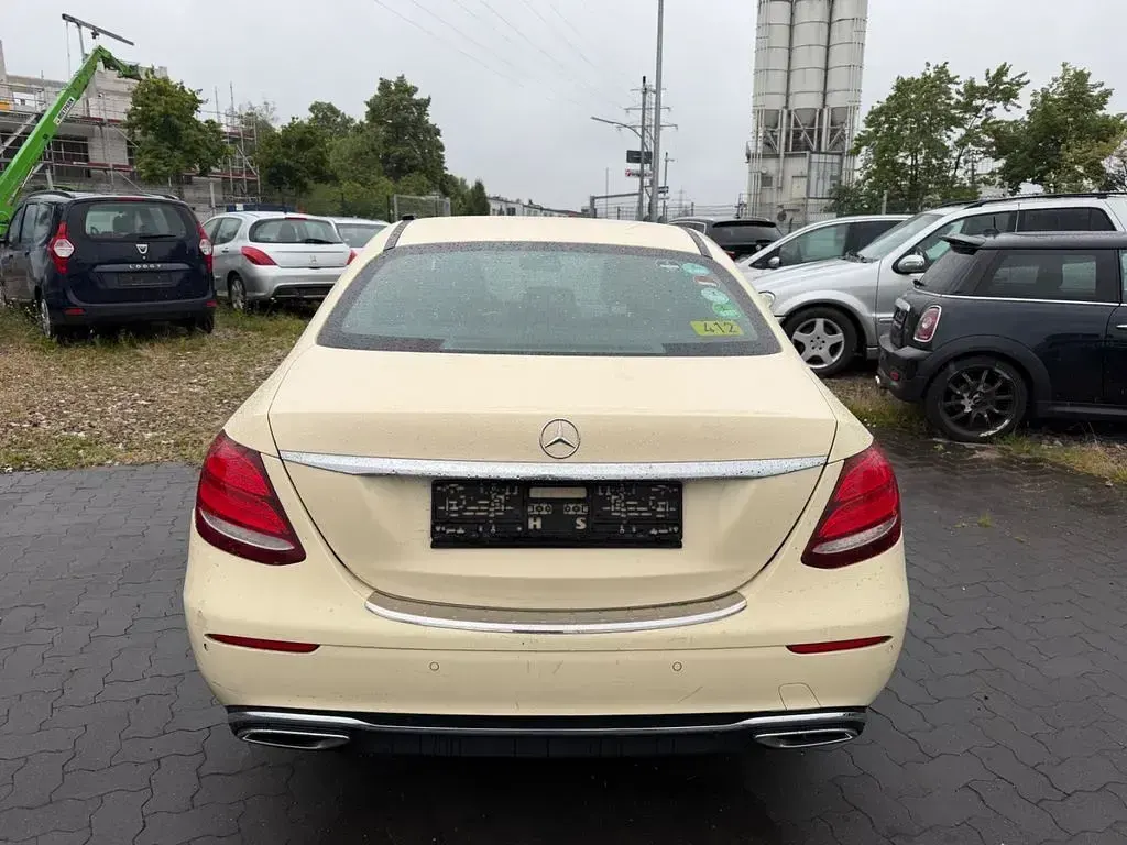 Gebraucht Mercedes E200 Avantgarde 160 PS (117 kW) 2019 Beige Limousine