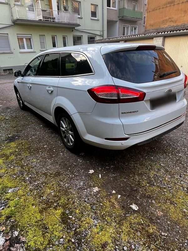Gebraucht Ford Mondeo 140 PS (102 kW) 2010 Weiß Kombi