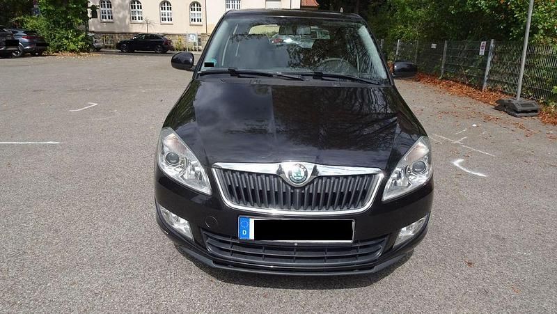 Schwarz Gebraucht 2012 Skoda Fabia Ambition Limousine | 2.500 € (Guter Preis) - Bild 1/4