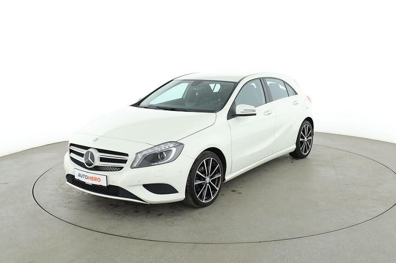Weiß Gebraucht 2015 Mercedes A180 Style Limousine | 14.150 € (Fairer Preis) - Bild 1/3