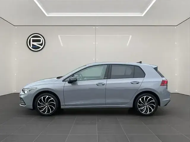 Gebraucht VW Golf VIII Move 150 PS (110 kW) 2023 Grau Limousine