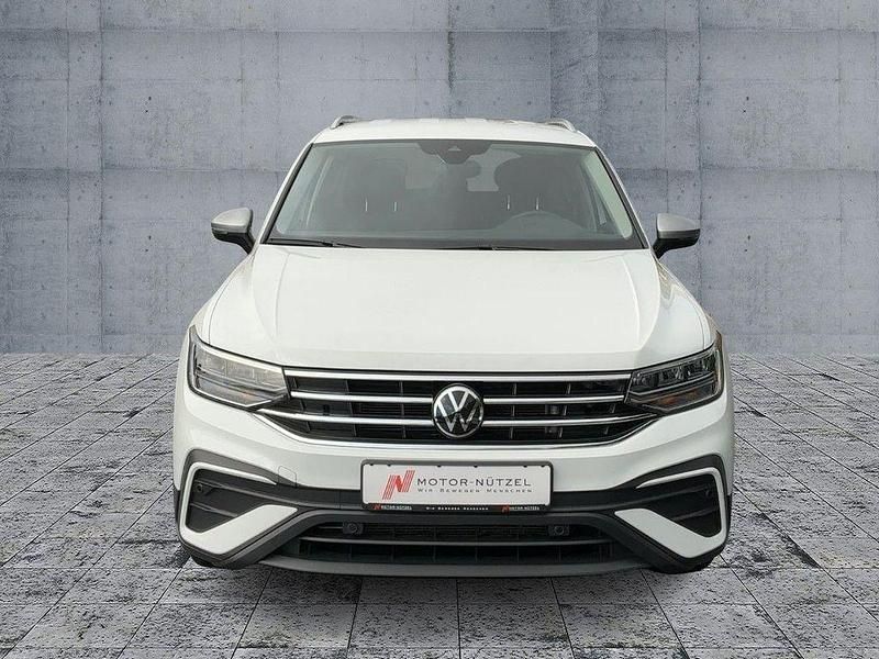 Gebraucht VW Tiguan Allspace Life 150 PS (110 kW) 2023 Pure white SUV
