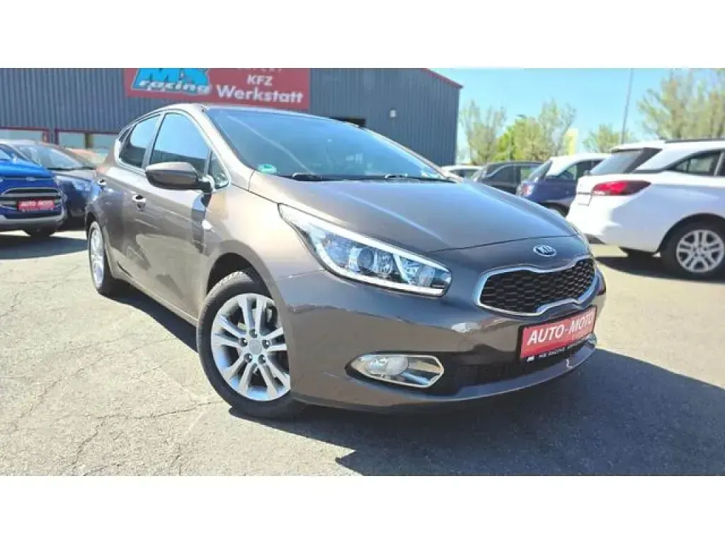 Gebraucht Kia Ceed 135 PS (99 kW) 2013 Sand track (metallic) Kleinwagen