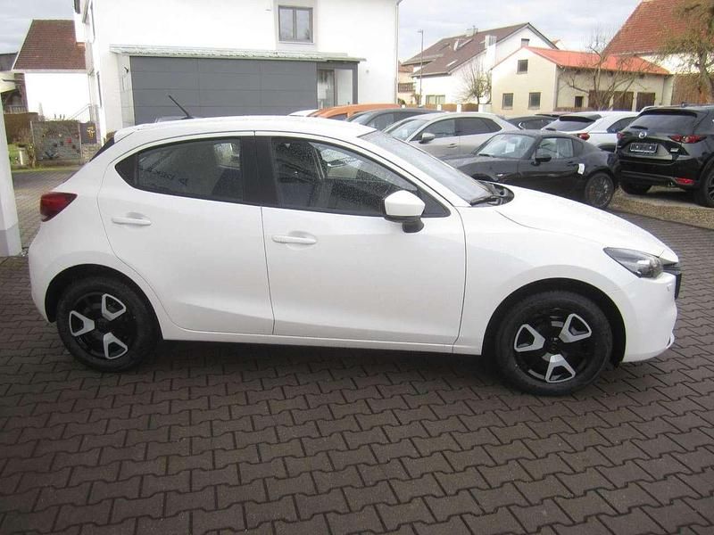 Gebraucht Mazda 2 Center-Line 75 PS (55 kW) 2024 Snowflake white pearl Kleinwagen