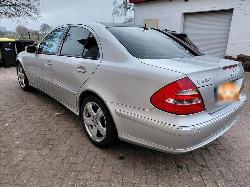 Gebraucht Mercedes E320 224 PS (164 kW) 2004 Silber Limousine