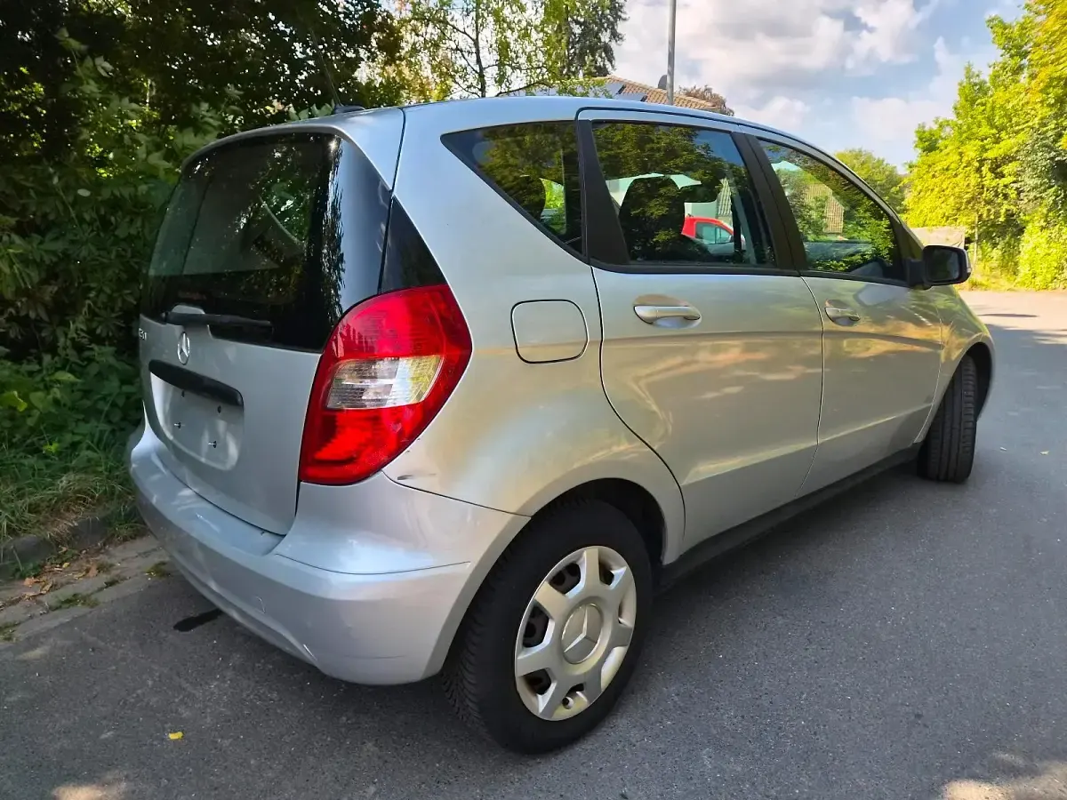 Gebraucht Mercedes A160 95 PS (69 kW) 2012 Silber Kleinwagen