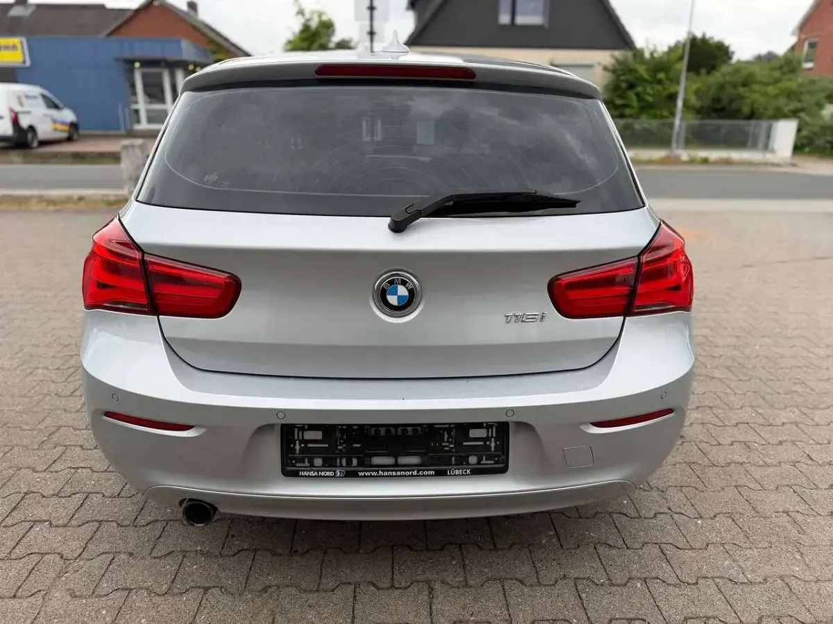 Gebraucht BMW 116 Advantage 109 PS (80 kW) 2018 Glaciersilber metallic (a83) Kleinwagen