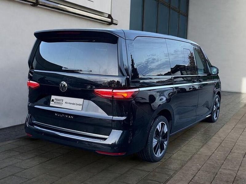Gebraucht VW Multivan Style 150 PS (110 kW) 2024 Schwarz Van