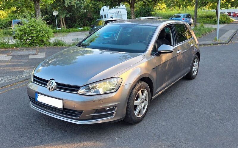 Grau Gebraucht 2015 VW Golf VII Limousine | 8.500 € (Superpreis) - Bild 1/4