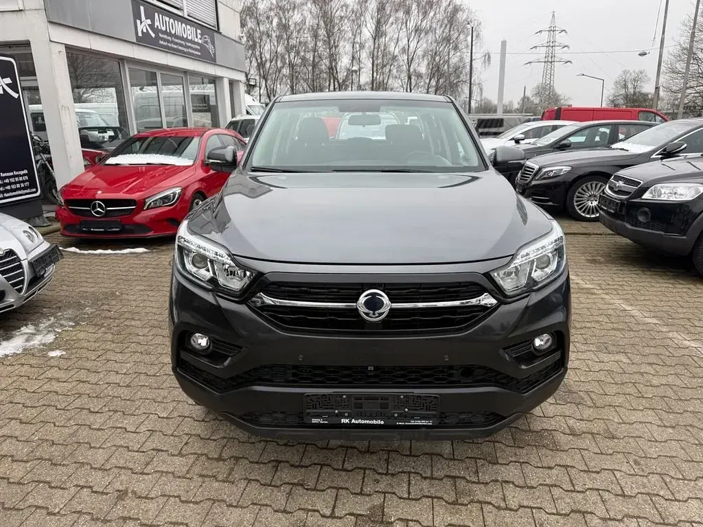 Gebraucht SsangYong Musso 181 PS (133 kW) 2018 Grau Pickup