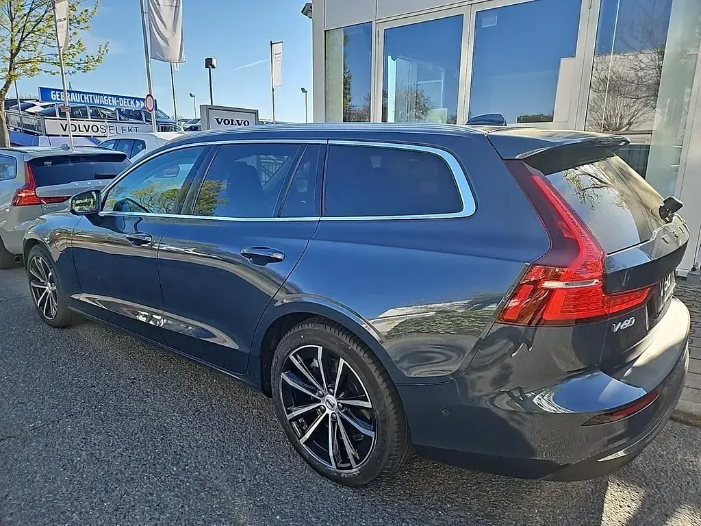 Gebraucht Volvo V60 Core 398 PS (292 kW) 2025 Blau Kombi