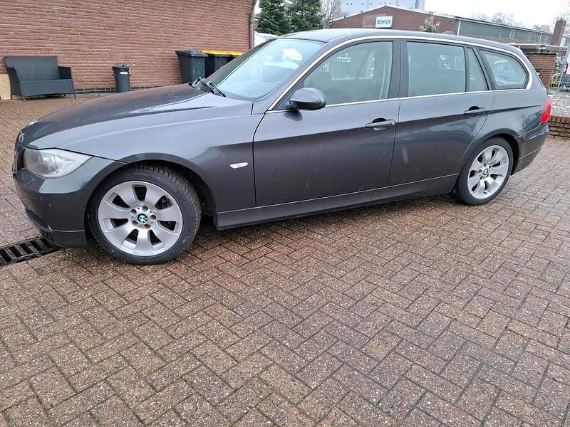 Gebraucht BMW 330 231 PS (169 kW) 2006 Grau Kombi