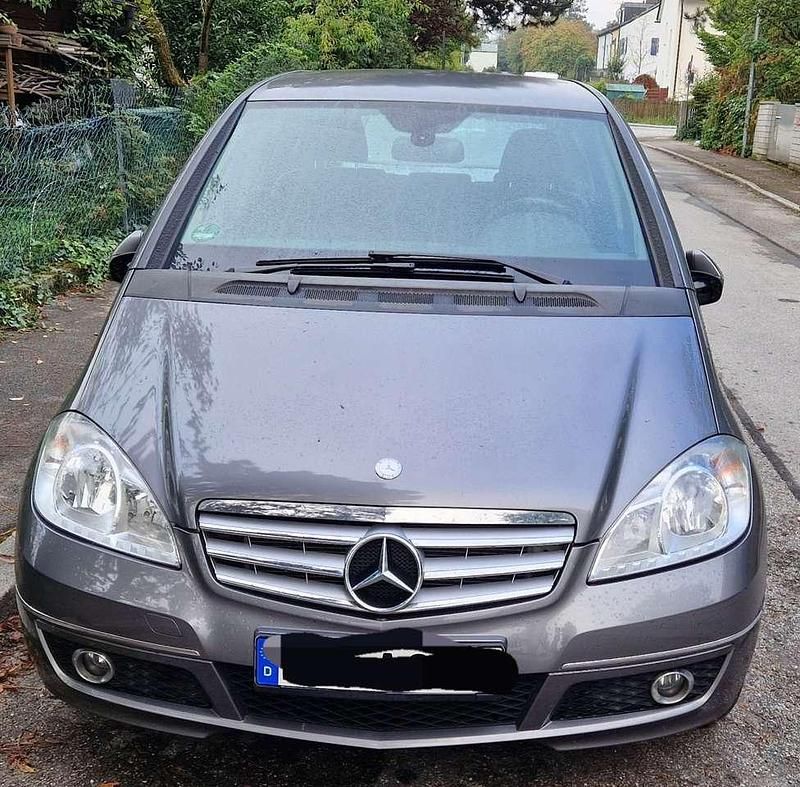 Grau Gebraucht 2009 Mercedes A170 Avantgarde Limousine | 3.270 € (Guter Preis) - Bild 1/4