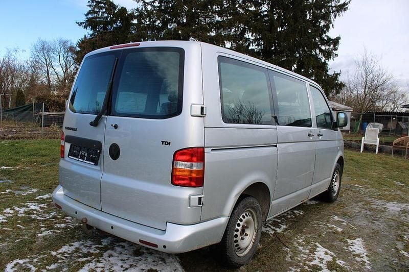 Gebraucht VW Caravelle 131 PS (96 kW) 2009 Silber Van / Kleinbus