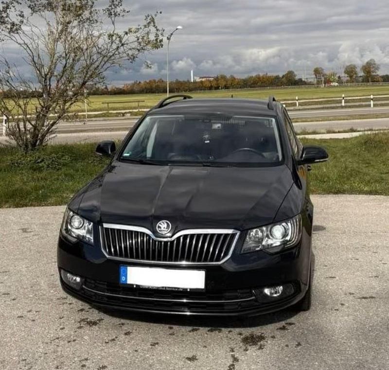 Schwarz Gebraucht 2013 Skoda Superb Kombi | 9.500 € (Guter Preis) - Bild 1/4
