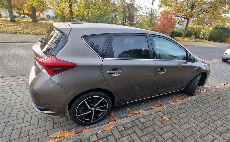 Gebraucht Toyota Auris Hybrid Team 136 PS (100 kW) 2018 Braun Limousine