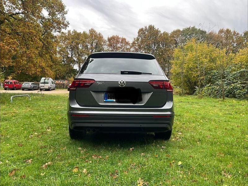 Gebraucht VW Tiguan Sound 179 PS (131 kW) 2017 Grau SUV