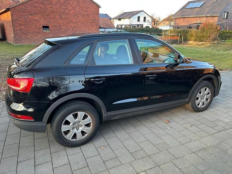 Gebraucht Audi Q3 Basis 150 PS (110 kW) 2015 Schwarz SUV