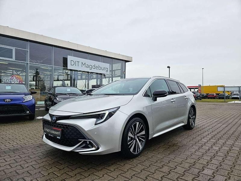 Nowe Toyota Corolla 190 KM (139 kW) 2026 Srebrny Kombi