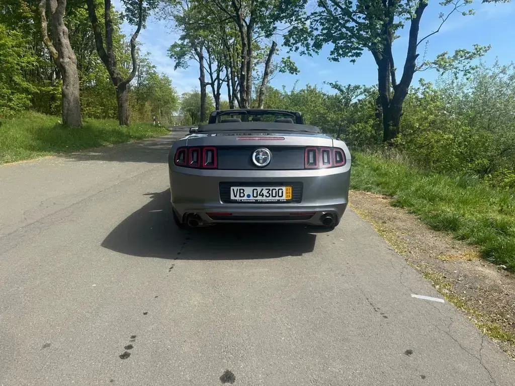Usata Ford Mustang 305 CV (224 kW) 2013 Grigio Cabrio