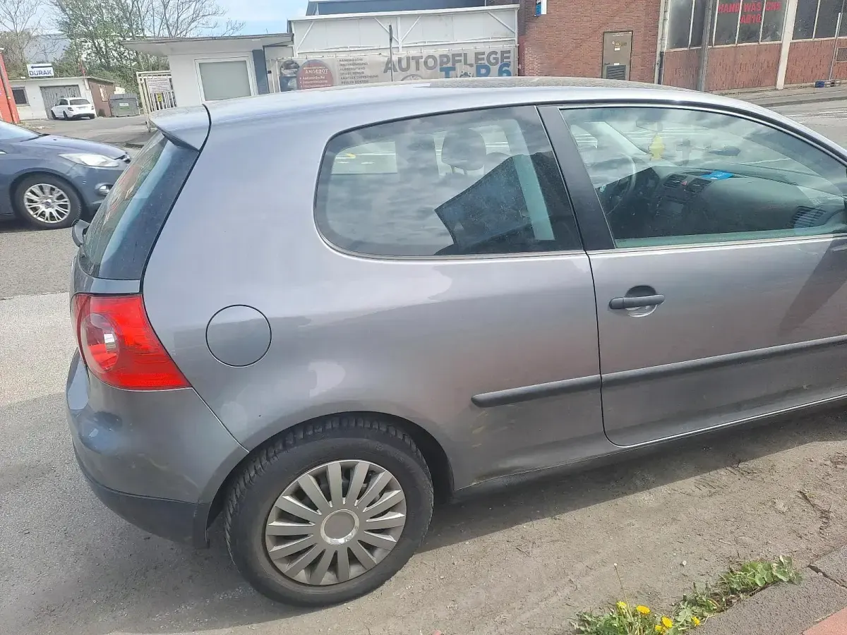 Gebraucht VW Golf V 75 PS (55 kW) 2004 Grau Kleinwagen