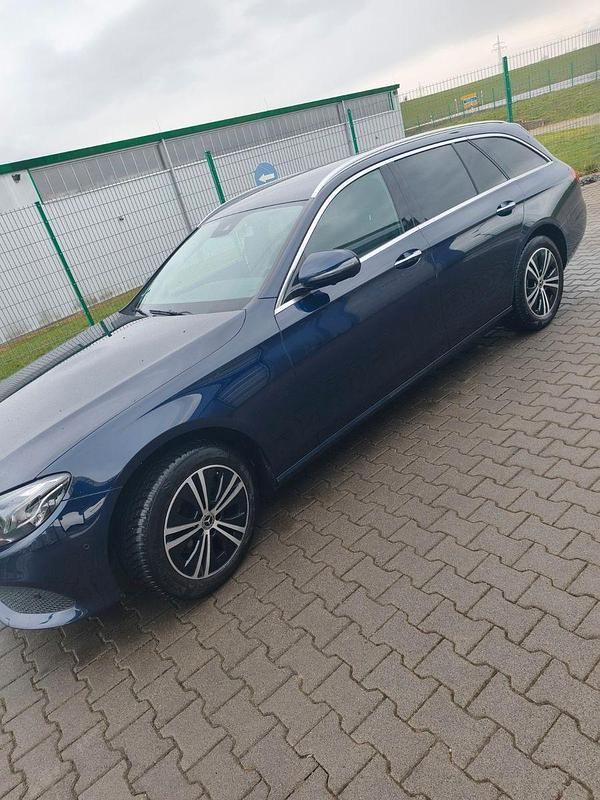 Second-hand Mercedes E200 160 CP (117 kW) 2020 Albastru Break