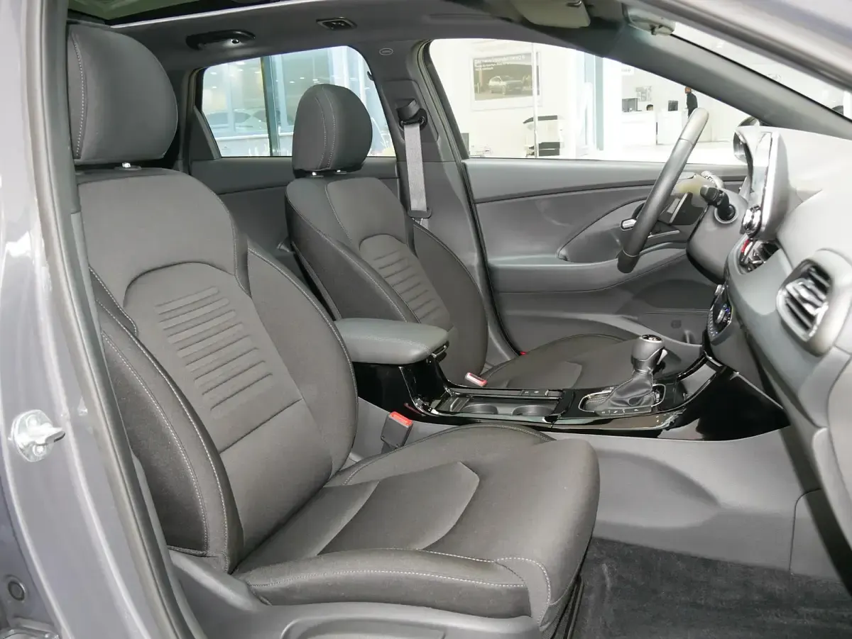 Gebraucht Hyundai i30 Advantage 140 PS (102 kW) 2025 Ecotronic grey Kombi
