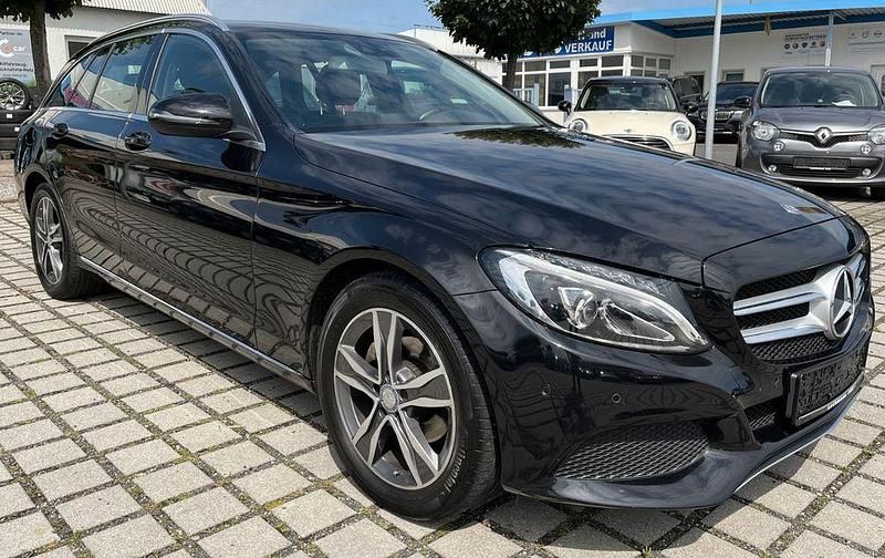 Gebraucht Mercedes C180 Avantgarde 156 PS (114 kW) 2016 Schwarz Limousine