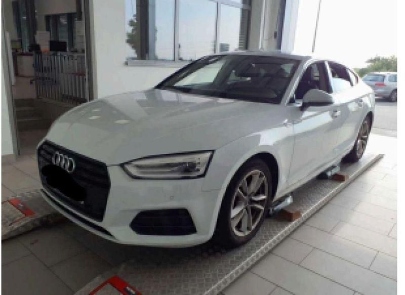 Gletscherweiss metallic Gebraucht 2018 Audi A5 Sportback Ambiente Limousine | 24.990 € (Superpreis) - Bild 1/4