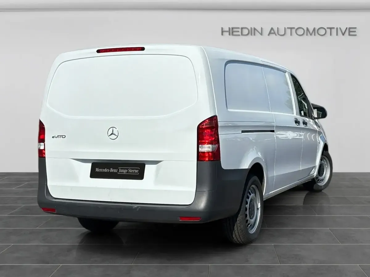 Gebraucht Mercedes e-Vito 62 kW (85 PS) 2022 Arktikweiß Van