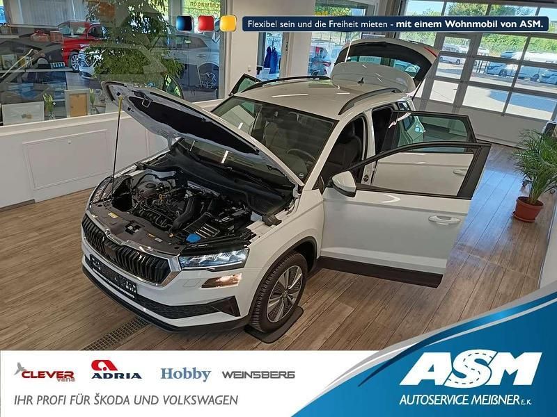 Moonweiss metallic Gebraucht 2023 Skoda Karoq Style SUV | 28.794 € (Guter Preis) - Bild 1/2