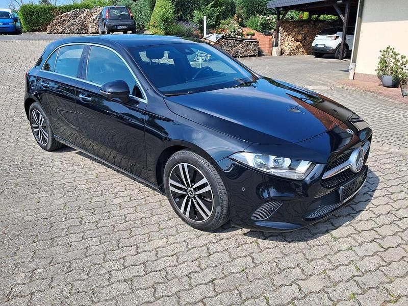 Gebraucht Mercedes A200 Progressive 150 PS (110 kW) 2022 Schwarz Limousine
