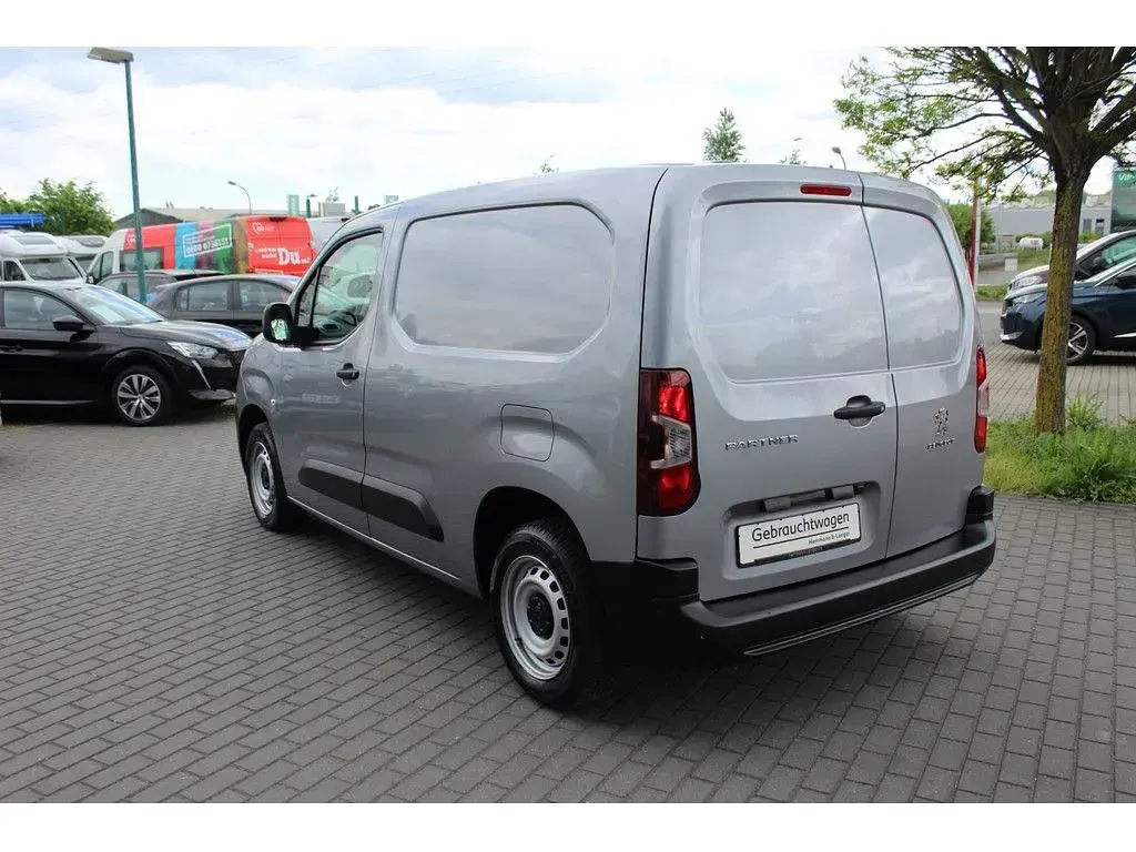 Gebraucht Peugeot Partner Premium 110 PS (80 kW) 2022 Grau Van / Kleinbus