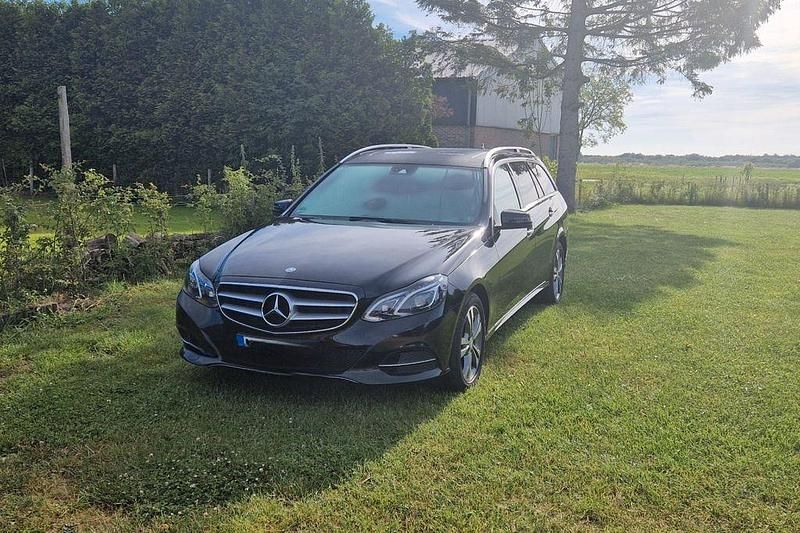 Schwarz Gebraucht 2017 Mercedes E220 Edition Limousine | 20.100 € (Superpreis) - Bild 1/4
