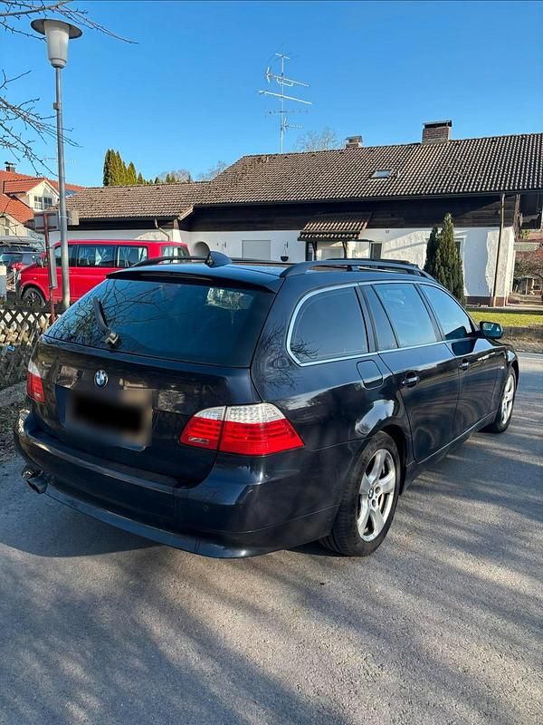 Gebraucht BMW 525 197 PS (144 kW) 2008 Blau Kombi