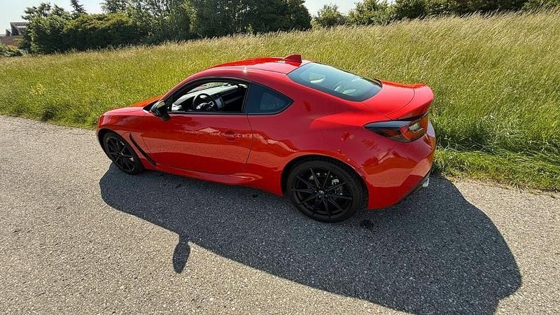 Rot Gebraucht 2023 Toyota GR86 Coupé | 38.900 € (Fairer Preis) - Bild 1/4