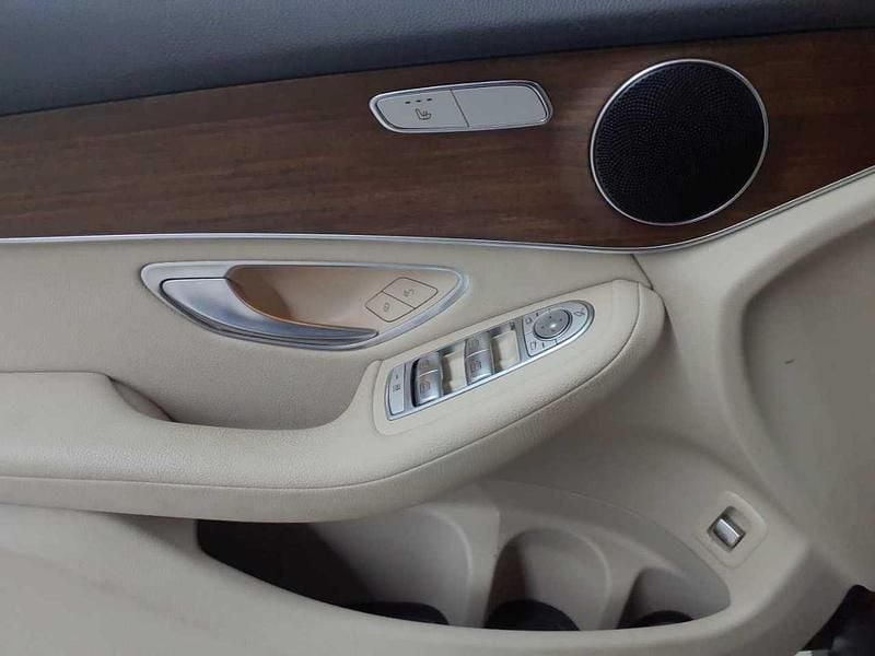 Gebraucht Mercedes GLC200 197 PS (144 kW) 2020 Brilliantblau metallic SUV