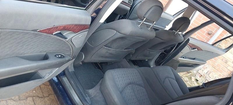 Gebraucht Mercedes E220 Classic 150 PS (110 kW) 2005 Blau Kombi
