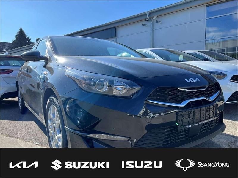 Zilinaschwarz Gebraucht 2025 Kia Ceed Comfort Limousine | 23.990 € (Superpreis) - Bild 1/3