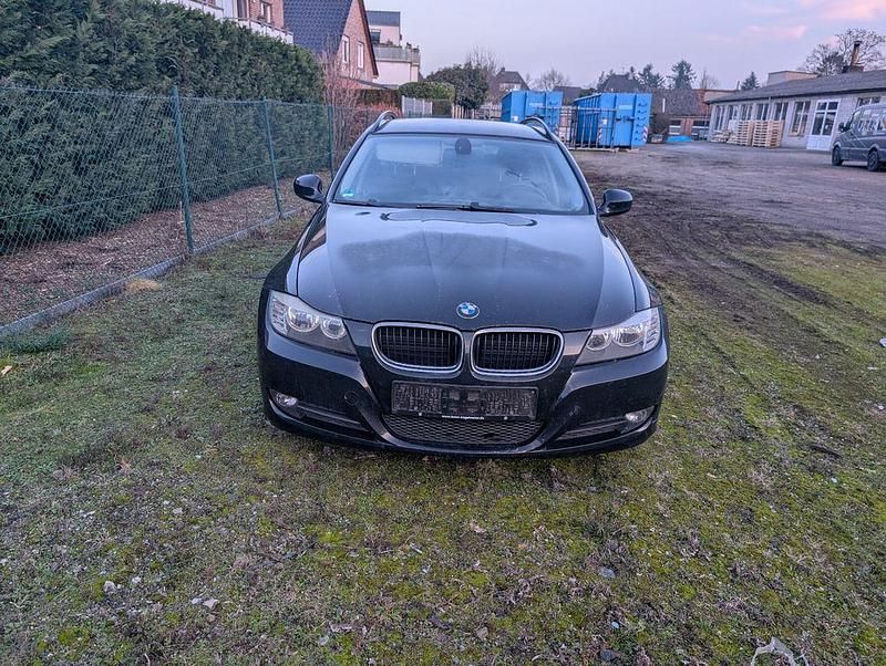 Schwarz Gebraucht 2010 BMW 318 Basis Kombi | 4.399 € (Guter Preis) - Bild 1/4