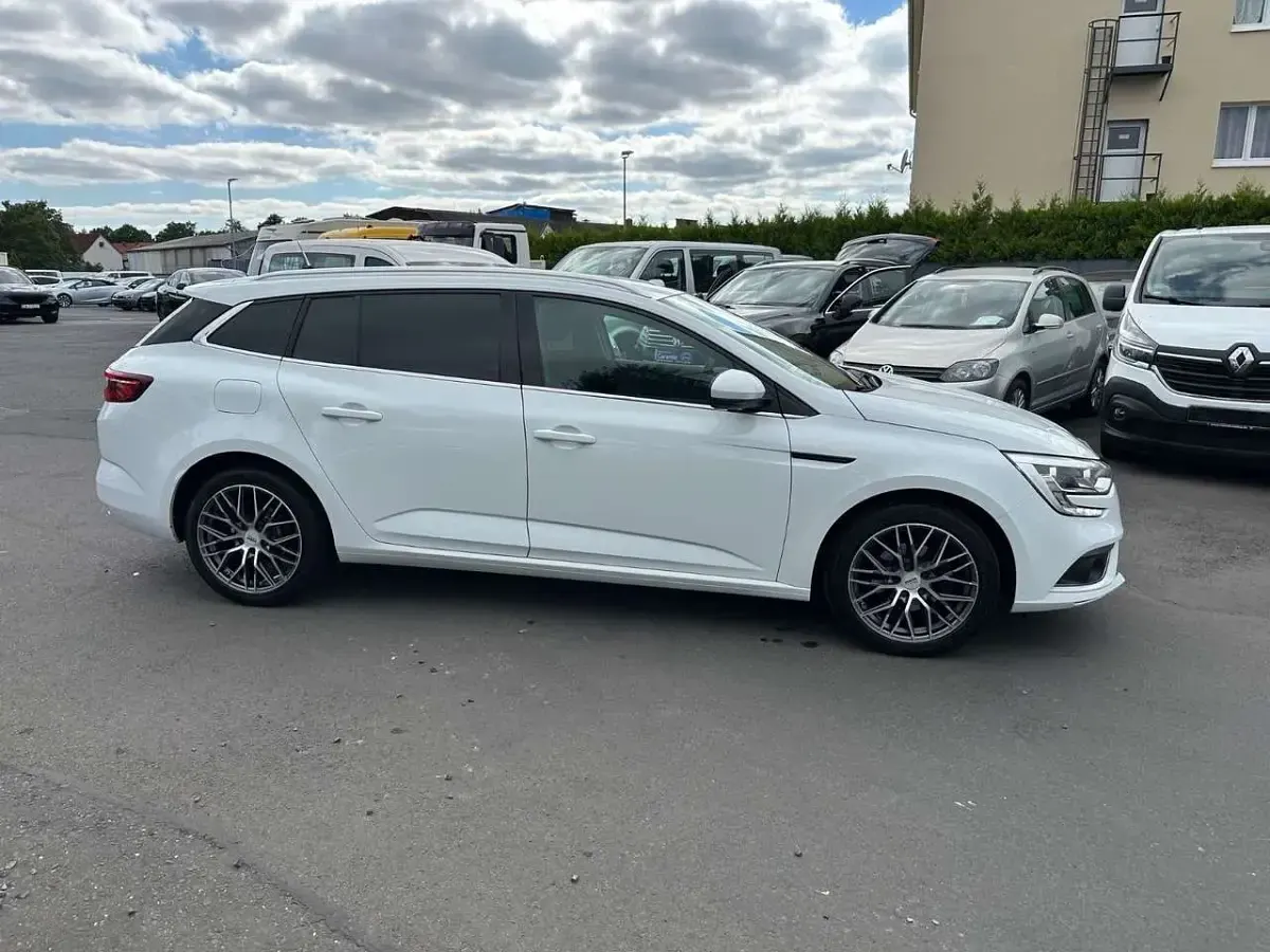 Gebraucht Renault Mégane GrandTour Bose Edition 110 PS (80 kW) 2018 Weiß Kombi